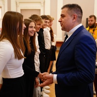 Prezydent Miasta Puławy i młodzi laureaci