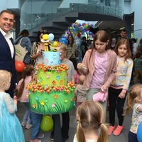 Prezydent Miasta Puławy z dziećmi 