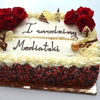 Tort z okazji pierwszych urodzin Mediateki.
