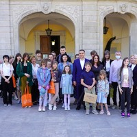 Zdjęcie grupowe przed Pałacem